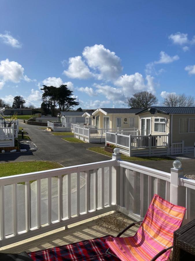 Mollys Retreat Pet Friendly Three Bed Caravan With Small Garden Newquay Bay Resort Quieter Area Of Park المظهر الخارجي الصورة