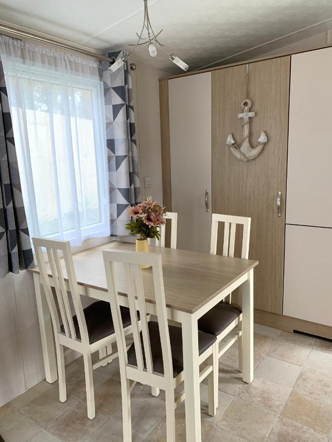 Mollys Retreat Pet Friendly Three Bed Caravan With Small Garden Newquay Bay Resort Quieter Area Of Park المظهر الخارجي الصورة