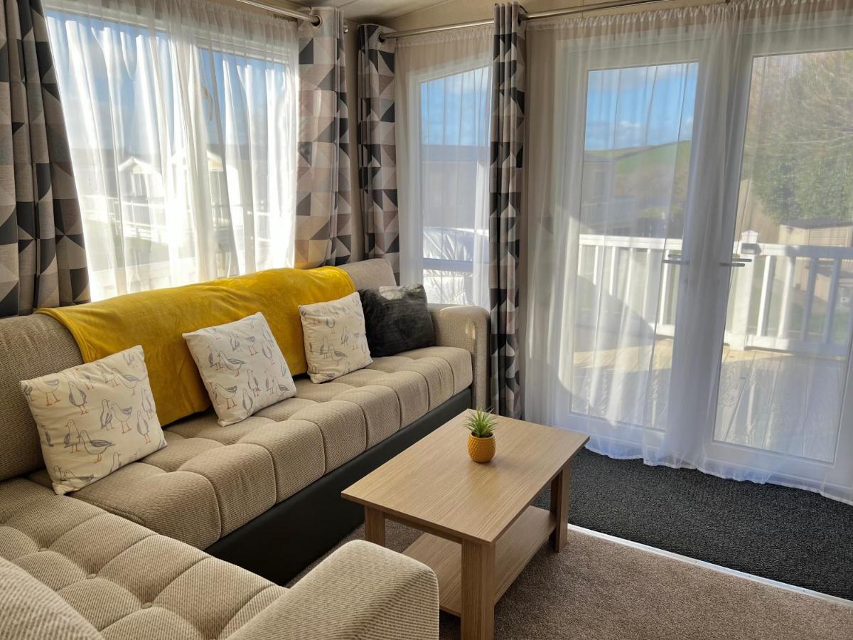 Mollys Retreat Pet Friendly Three Bed Caravan With Small Garden Newquay Bay Resort Quieter Area Of Park المظهر الخارجي الصورة