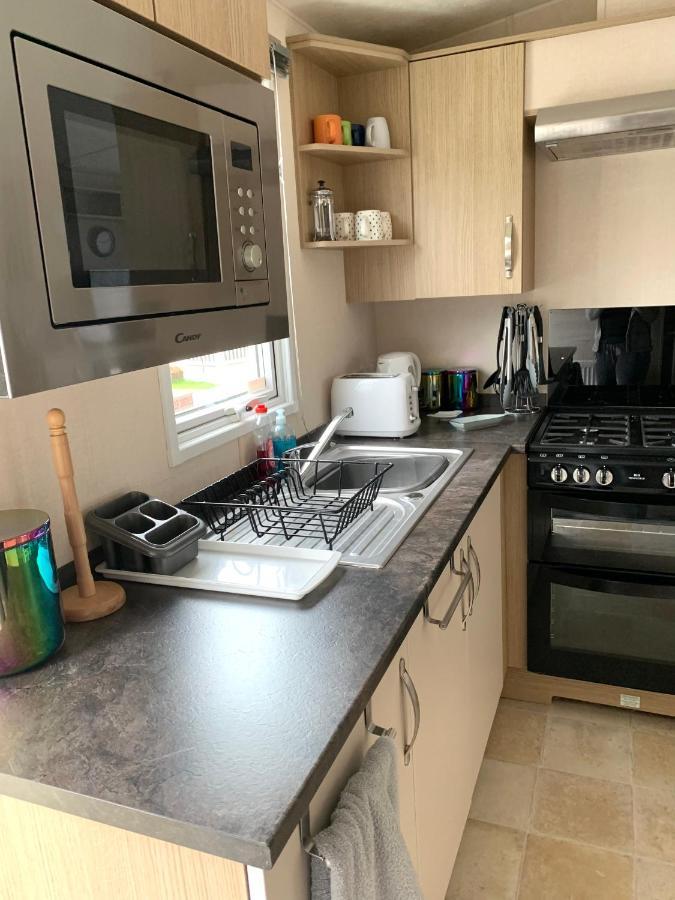 Mollys Retreat Pet Friendly Three Bed Caravan With Small Garden Newquay Bay Resort Quieter Area Of Park المظهر الخارجي الصورة