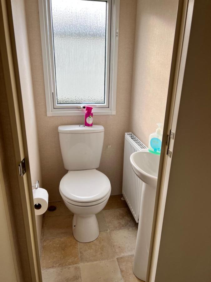 Mollys Retreat Pet Friendly Three Bed Caravan With Small Garden Newquay Bay Resort Quieter Area Of Park المظهر الخارجي الصورة