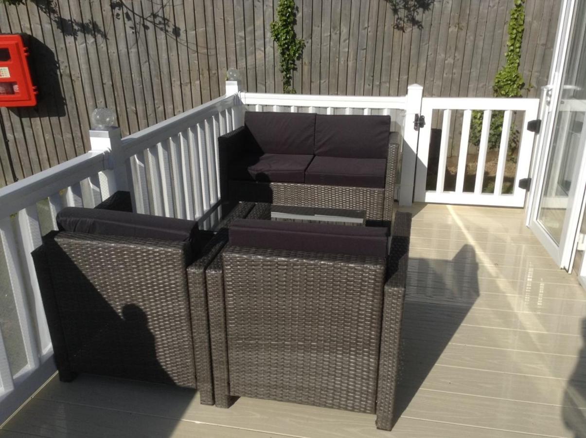 Mollys Retreat Pet Friendly Three Bed Caravan With Small Garden Newquay Bay Resort Quieter Area Of Park المظهر الخارجي الصورة