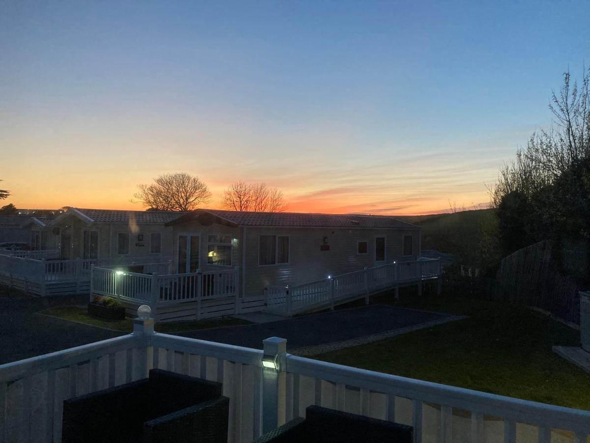 Mollys Retreat Pet Friendly Three Bed Caravan With Small Garden Newquay Bay Resort Quieter Area Of Park المظهر الخارجي الصورة